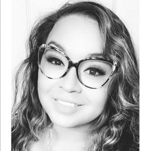 Meet your Posher, Gina